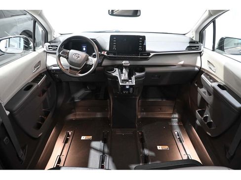 Used 2021 Toyota Sienna XLE w/ XLE Plus Package FWD image 21