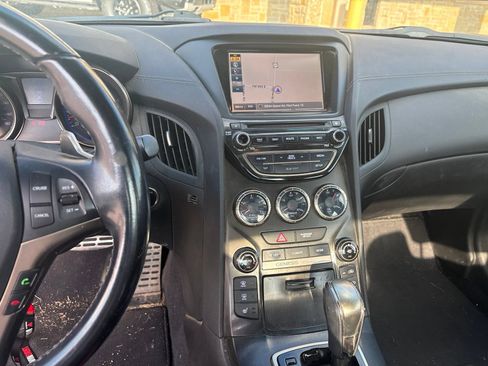 Used 2015 Hyundai Genesis 3.8 RWD image 5