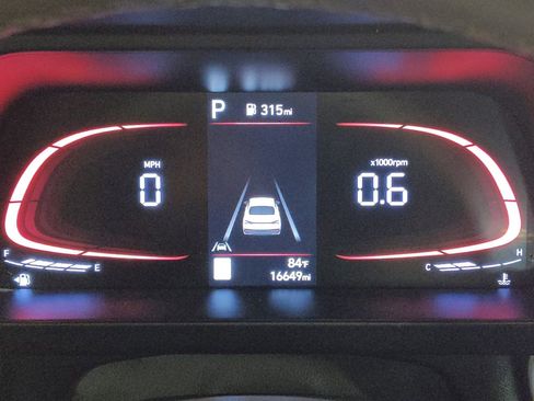 Used 2025 Hyundai Elantra Sport FWD image 23