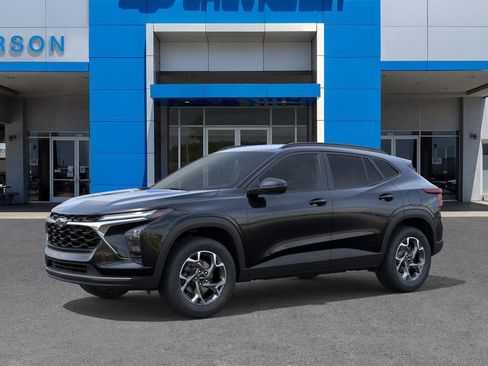 New 2026 Chevrolet Trax LT w/ Driver Confidence Package FWD image 2