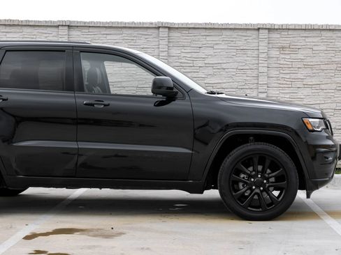 Used 2020 Jeep Grand Cherokee Altitude RWD image 10