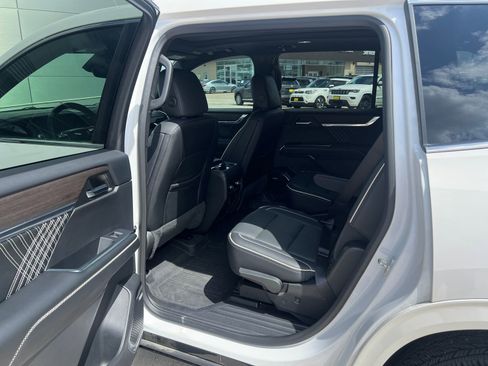 Used 2024 GMC Acadia Denali w/ Super Cruise Package AWD/4WD image 11