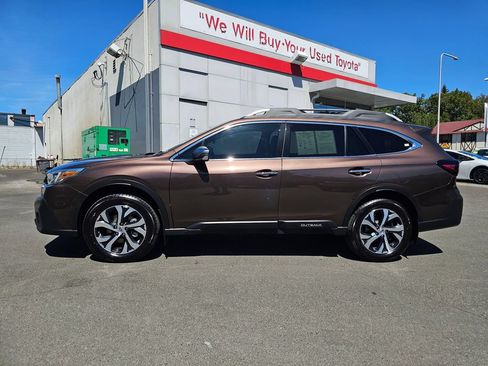 Used 2022 Subaru Outback Touring XT AWD/4WD image 4
