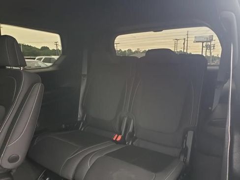 Used 2024 Jeep Grand Cherokee L Laredo AWD/4WD image 15
