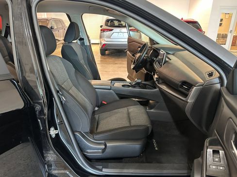 Used 2025 Nissan Rogue SV FWD image 37