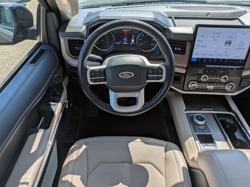 Used 2024 Ford Expedition Max Limited image 19