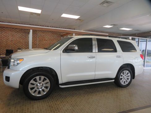 Used 2017 Toyota Sequoia Platinum RWD image 94
