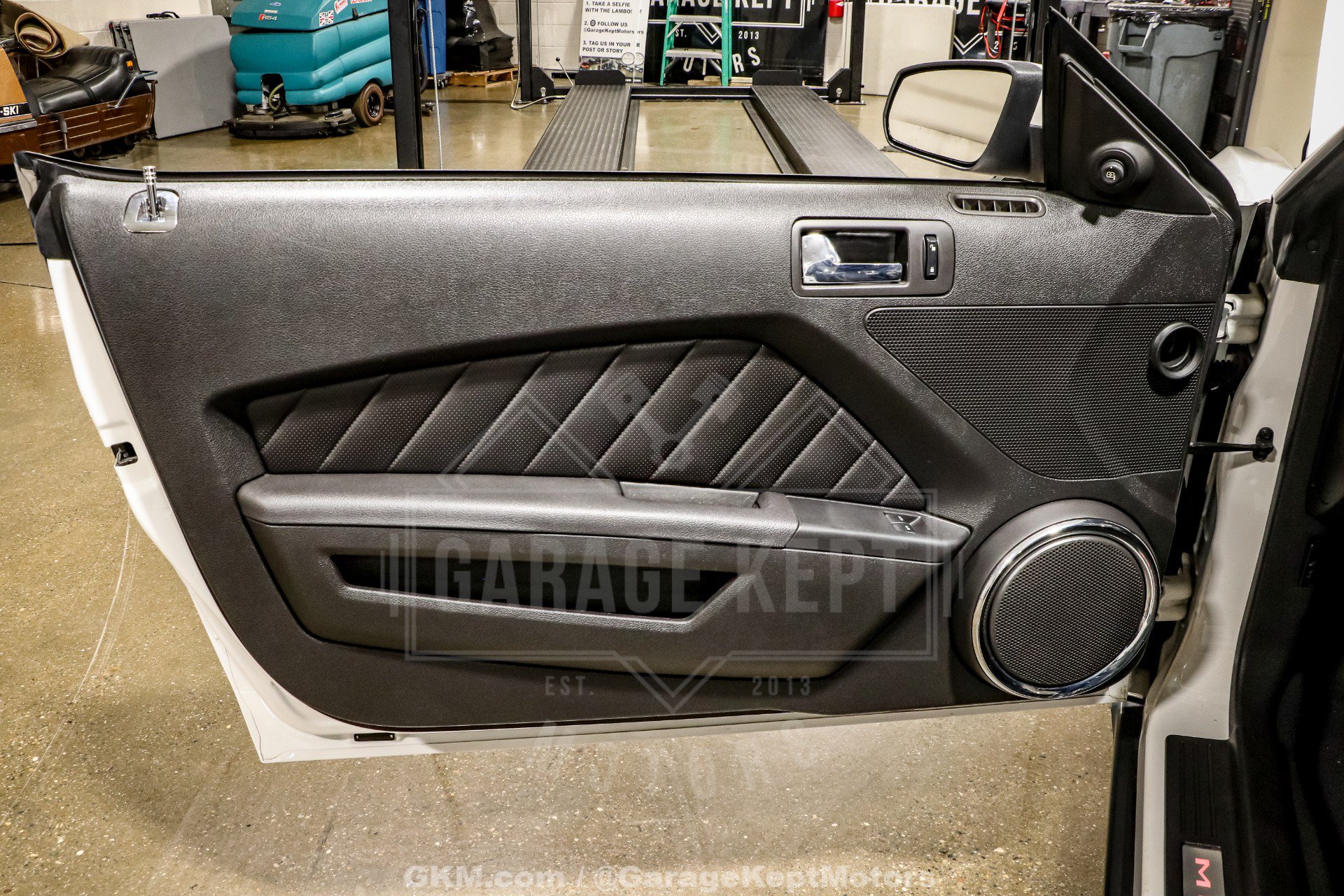 Used 2010 Ford Mustang GT RWD image 98