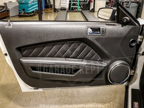 Used 2010 Ford Mustang GT RWD image 98