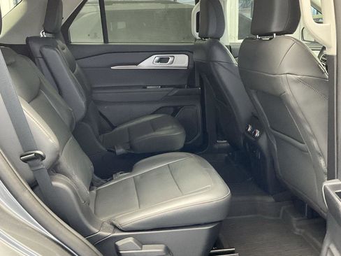 Used 2025 Ford Explorer Active w/ Active Comfort Package image 17