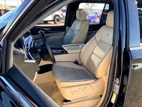 Used 2024 Cadillac Escalade Premium Luxury image 8