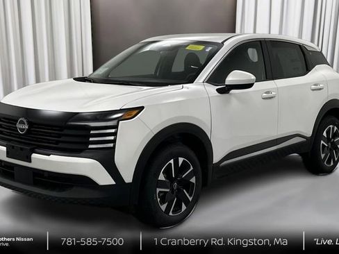 Used 2025 Nissan Kicks SV AWD/4WD image 1