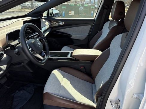 Used 2023 Volkswagen ID.4 Pro image 14