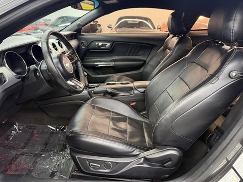 Used 2017 Ford Mustang Premium image 19