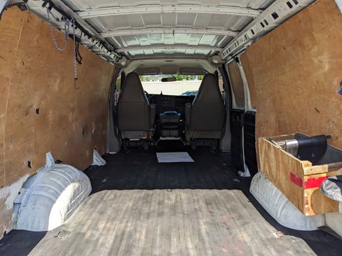 Used 2019 Chevrolet Express 2500 RWD image 16