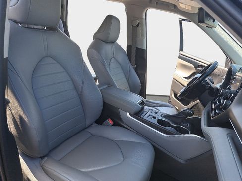 Used 2020 Toyota Highlander XLE AWD/4WD image 11