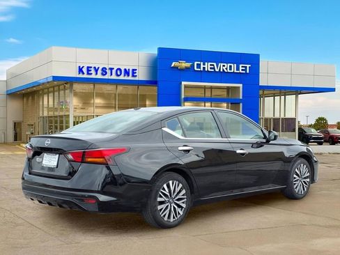 Used 2025 Nissan Altima 2.5 SV FWD image 7