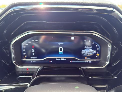 Used 2022 Chevrolet Silverado 1500 LT AWD/4WD image 18