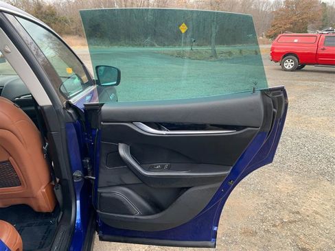 Used 2017 Maserati Levante image 38