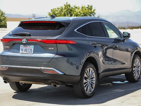 Used 2024 Toyota Venza XLE AWD/4WD image 5