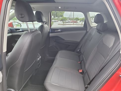 Used 2024 Volkswagen Taos SE w/ Panoramic Sunroof Package FWD image 14