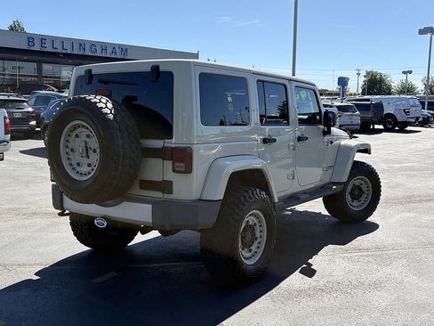 Used 2011 Jeep Wrangler Unlimited Sahara w/ Connectivity Group AWD/4WD image 5