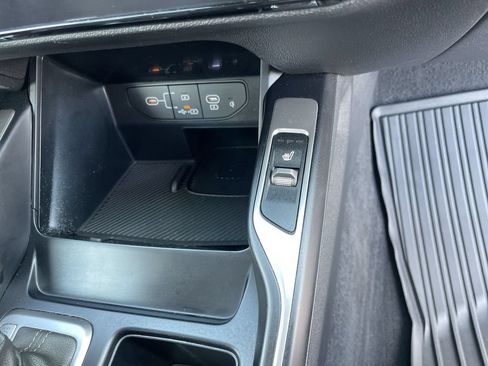 Certified 2024 Kia Sorento S w/ Panoramic Sunroof Package AWD/4WD image 29