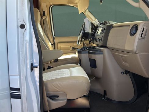 Used 2014 Ford E-450 and Econoline 450 Super Duty w/ Motorhome Prep Package RWD image 8