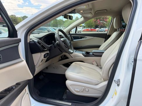 Used 2020 Lincoln Nautilus FWD image 9