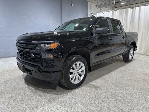 Used 2025 Chevrolet Silverado 1500 Custom w/ LPO, Dark Essentials Package AWD/4WD image 4