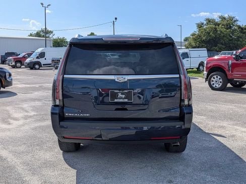 Used 2020 Cadillac Escalade Luxury AWD/4WD image 7