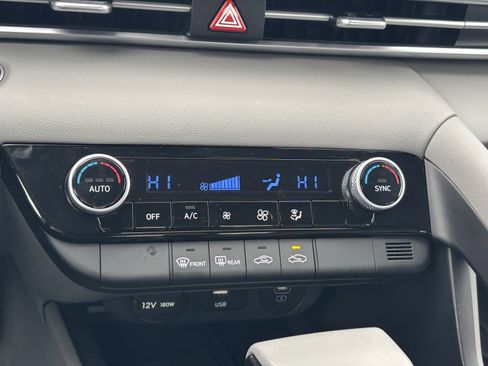 Certified 2025 Hyundai Elantra Sport image 22