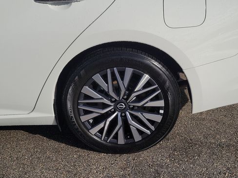 Used 2025 Nissan Altima 2.5 SV image 9