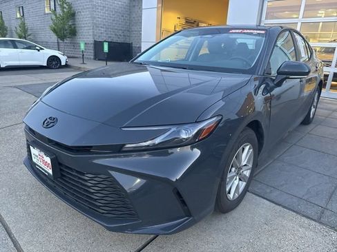 Used 2025 Toyota Camry LE AWD/4WD image 3