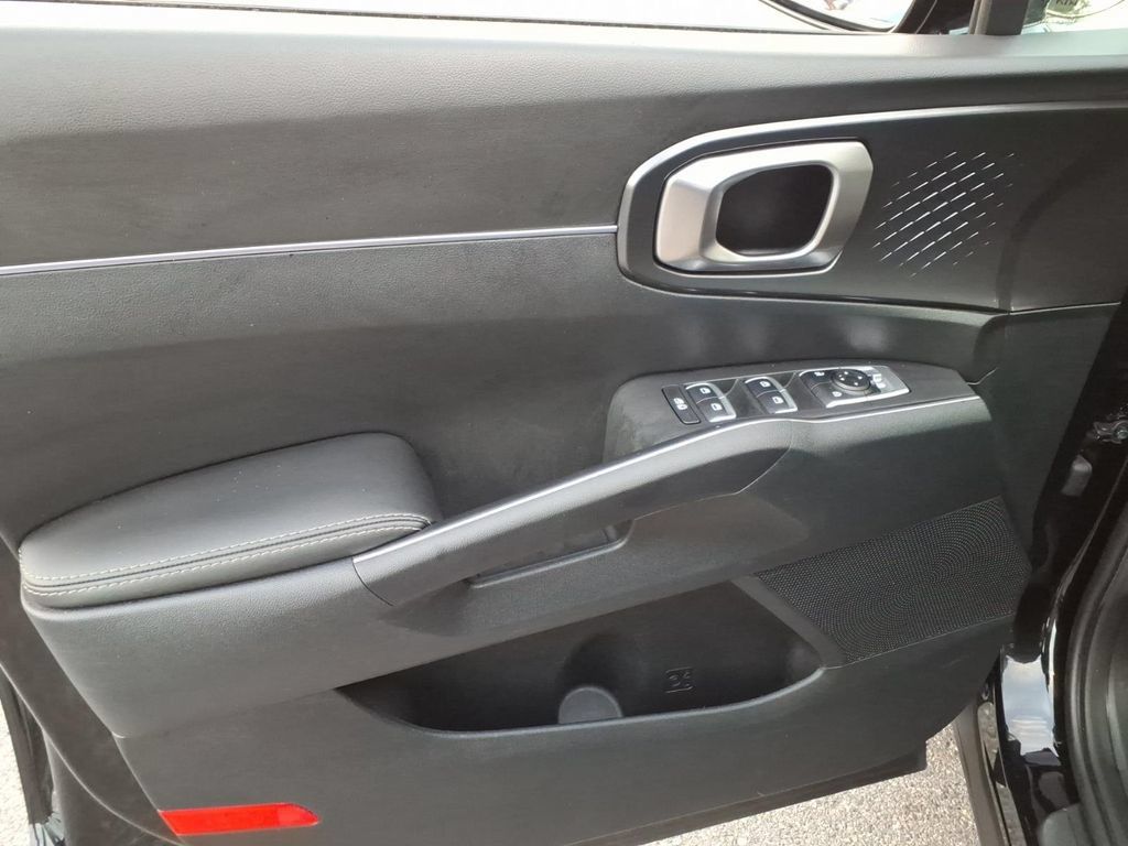 Used 2023 Kia Sorento S w/ Panoramic Sunroof Package FWD image 11