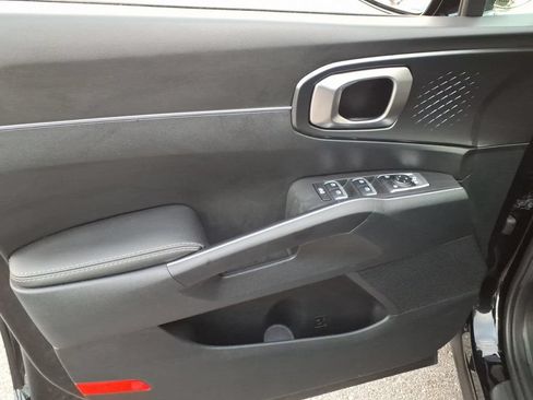 Used 2023 Kia Sorento S w/ Panoramic Sunroof Package FWD image 11