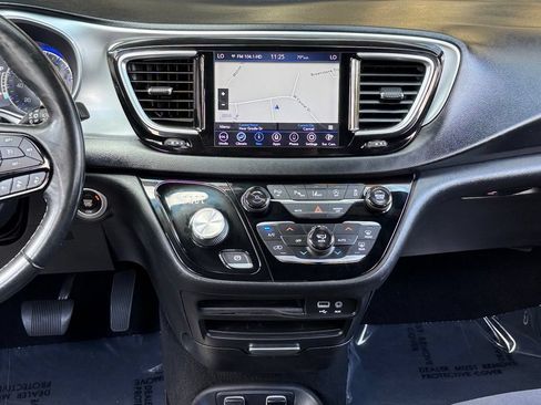 Used 2019 Chrysler Pacifica Touring Plus w/ Advanced Safetytec Group FWD image 31
