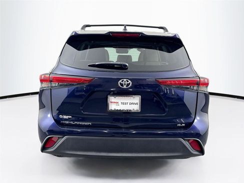 Certified 2023 Toyota Highlander XLE image 7