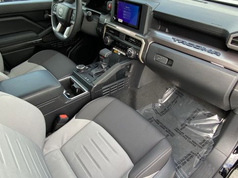 New 2025 Toyota Tacoma TRD Off-Road image 9