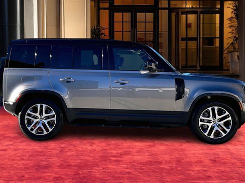 Used 2025 Land Rover Defender 110 S image 13