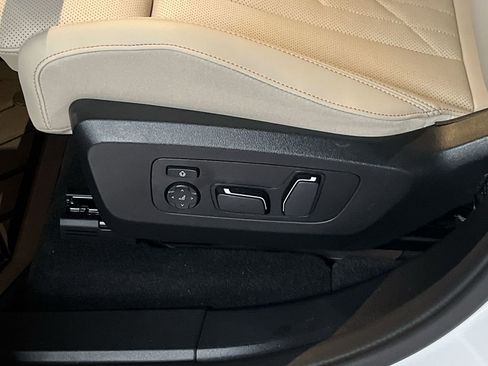 Used 2025 BMW X3 xDrive30i w/ Premium Package image 12