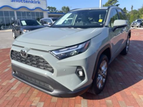 Used 2022 Toyota RAV4 XLE Premium FWD image 1