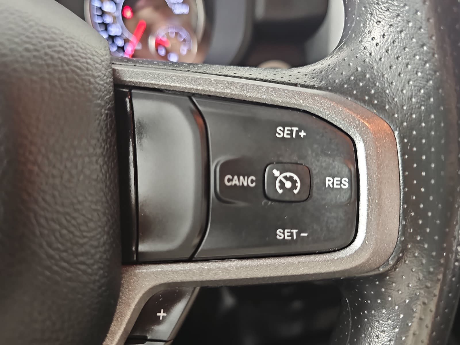 Used 2024 RAM 3500 Tradesman w/ Chrome Appearance Group AWD/4WD image 17