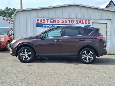 Used 2016 Toyota RAV4 XLE AWD/4WD image 2