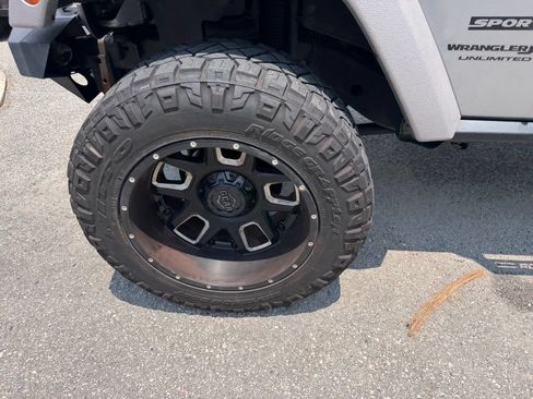 Used 2018 Jeep Wrangler Unlimited Sport S AWD/4WD image 9