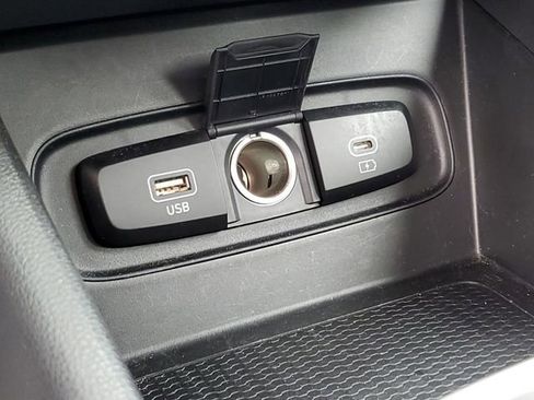Used 2025 Hyundai Venue SEL FWD image 33