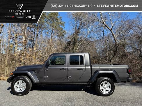 Used 2022 Jeep Gladiator Sport image 1