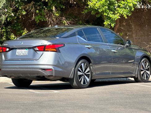 Used 2022 Nissan Altima 2.5 SV FWD image 4