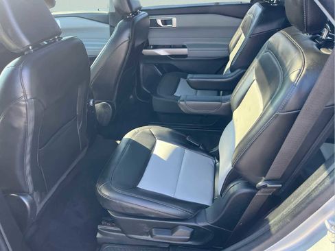 Used 2022 Ford Explorer XLT w/ Equipment Group 202A image 27
