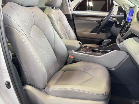 Used 2023 Toyota Highlander Platinum image 43